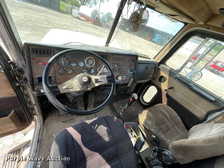 image for item IR9864 1994 Peterbilt 377  roll-off container truck