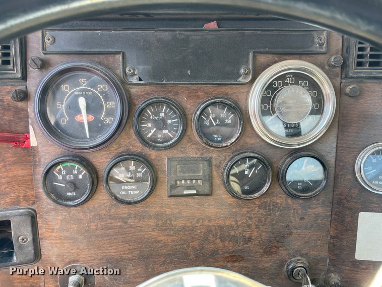 image for item IR9864 1994 Peterbilt 377  roll-off container truck