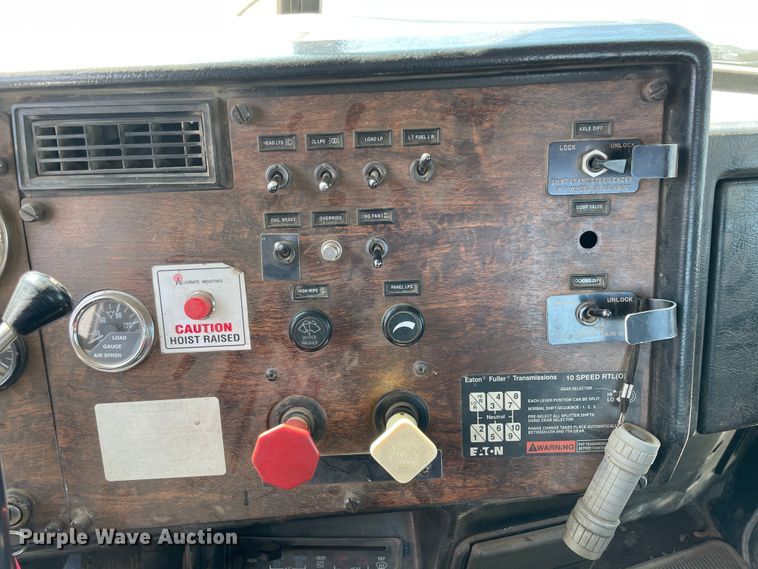 image for item IR9864 1994 Peterbilt 377  roll-off container truck