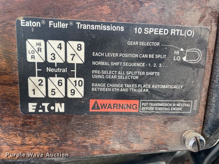 image for item IR9864 1994 Peterbilt 377  roll-off container truck