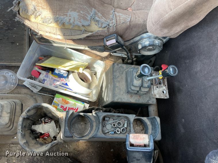 image for item IR9864 1994 Peterbilt 377  roll-off container truck