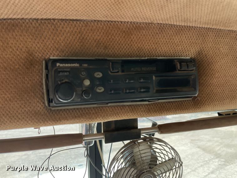 image for item IR9864 1994 Peterbilt 377  roll-off container truck