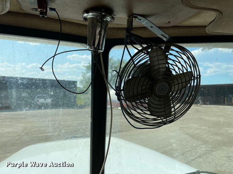 image for item IR9864 1994 Peterbilt 377  roll-off container truck