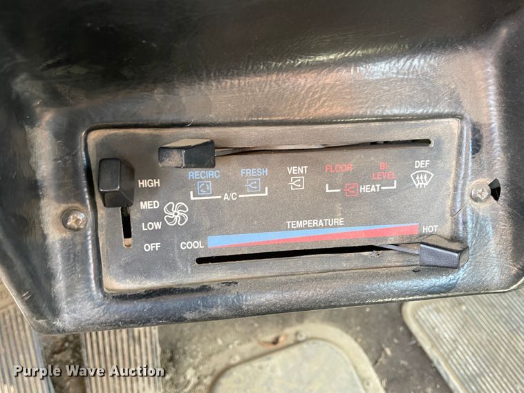 image for item IR9864 1994 Peterbilt 377  roll-off container truck