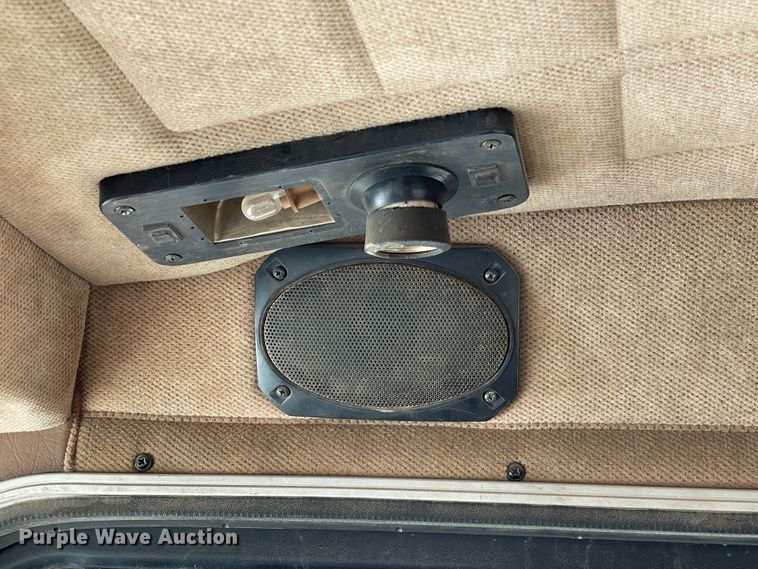 image for item IR9864 1994 Peterbilt 377  roll-off container truck