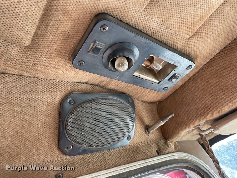 image for item IR9864 1994 Peterbilt 377  roll-off container truck