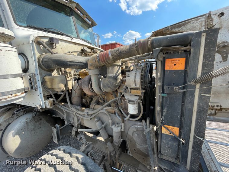 image for item IR9864 1994 Peterbilt 377  roll-off container truck