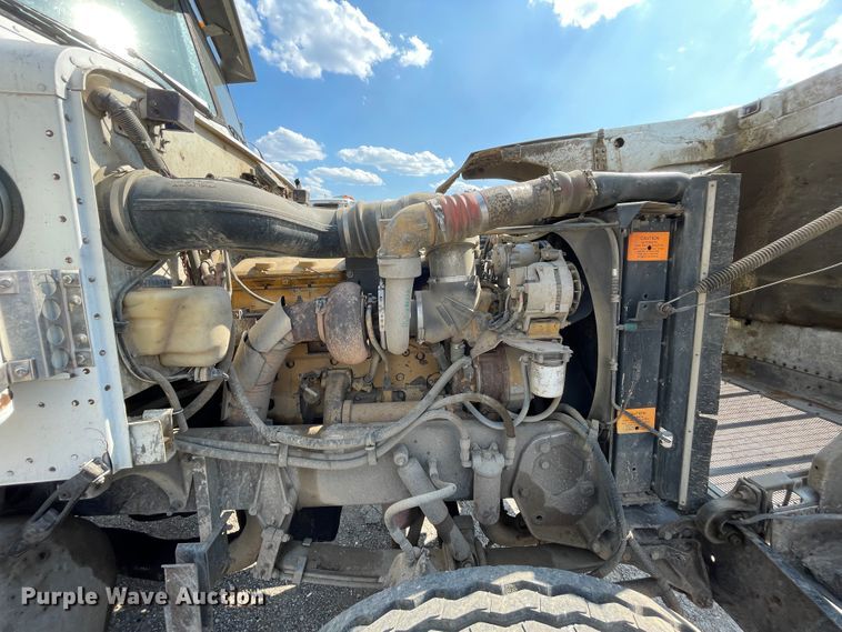 image for item IR9864 1994 Peterbilt 377  roll-off container truck