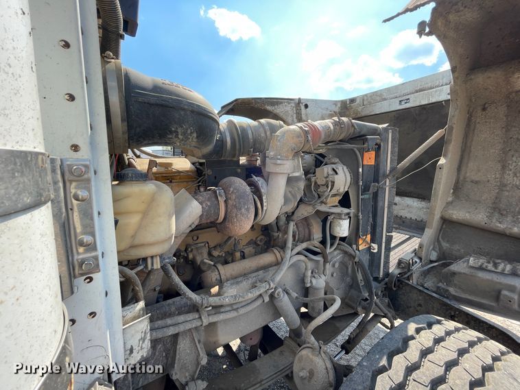 image for item IR9864 1994 Peterbilt 377  roll-off container truck