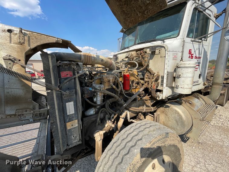 image for item IR9864 1994 Peterbilt 377  roll-off container truck