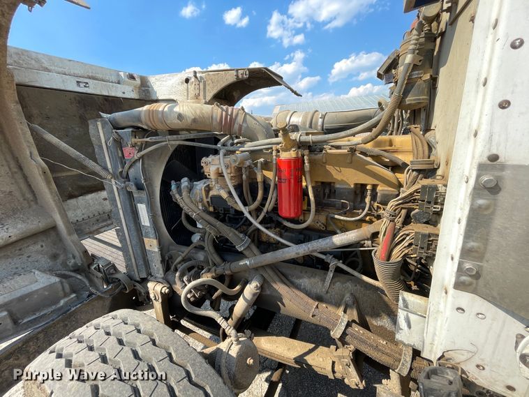 image for item IR9864 1994 Peterbilt 377  roll-off container truck