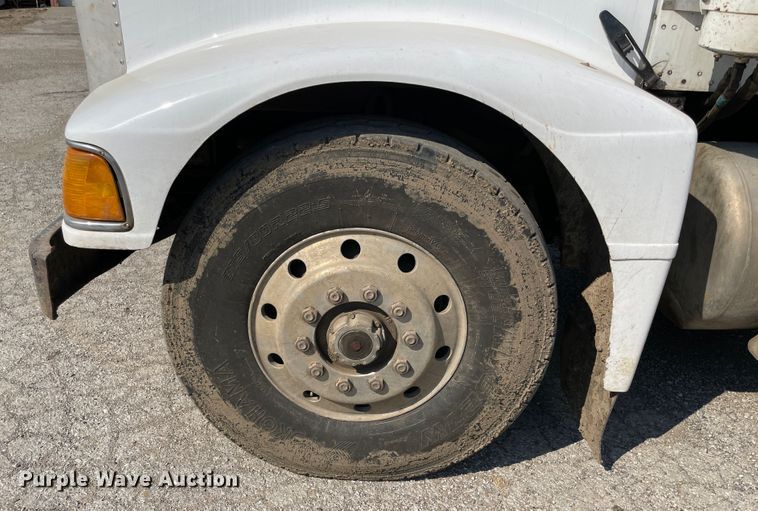 image for item IR9864 1994 Peterbilt 377  roll-off container truck