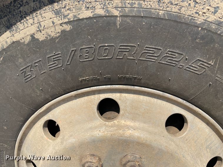 image for item IR9864 1994 Peterbilt 377  roll-off container truck