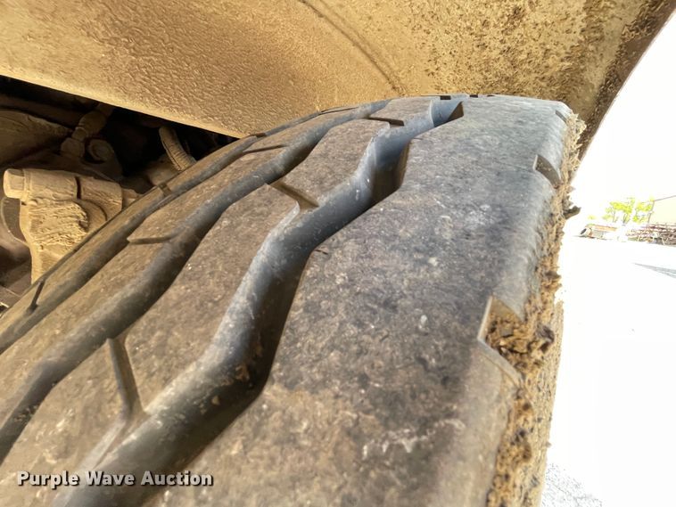 image for item IR9864 1994 Peterbilt 377  roll-off container truck