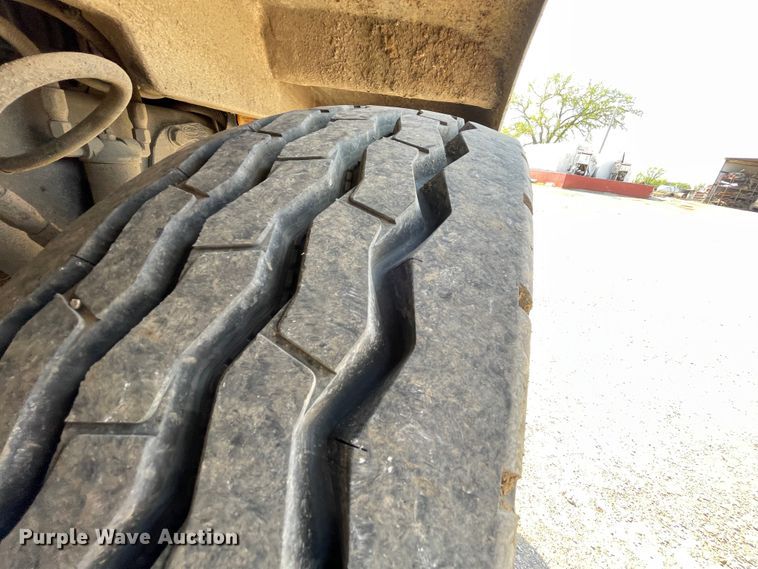 image for item IR9864 1994 Peterbilt 377  roll-off container truck