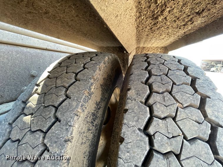 image for item IR9864 1994 Peterbilt 377  roll-off container truck