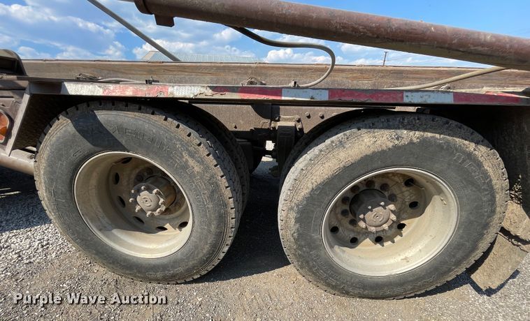 image for item IR9864 1994 Peterbilt 377  roll-off container truck