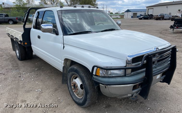 image for item IR9875 1997 Dodge Ram 3500  Club Cab flatbed pickup truck