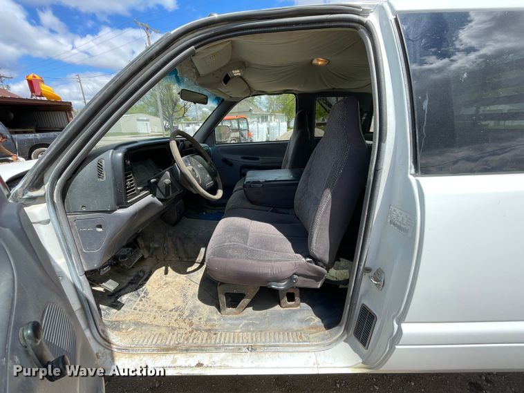 image for item IR9875 1997 Dodge Ram 3500  Club Cab flatbed pickup truck