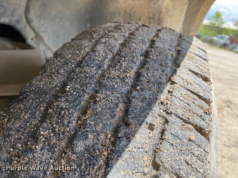 image for item IR9875 1997 Dodge Ram 3500  Club Cab flatbed pickup truck