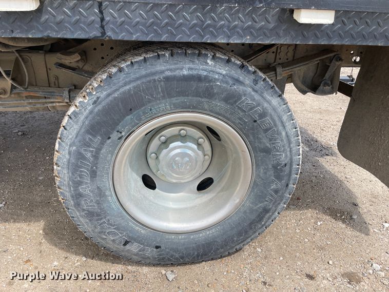 image for item IR9875 1997 Dodge Ram 3500  Club Cab flatbed pickup truck