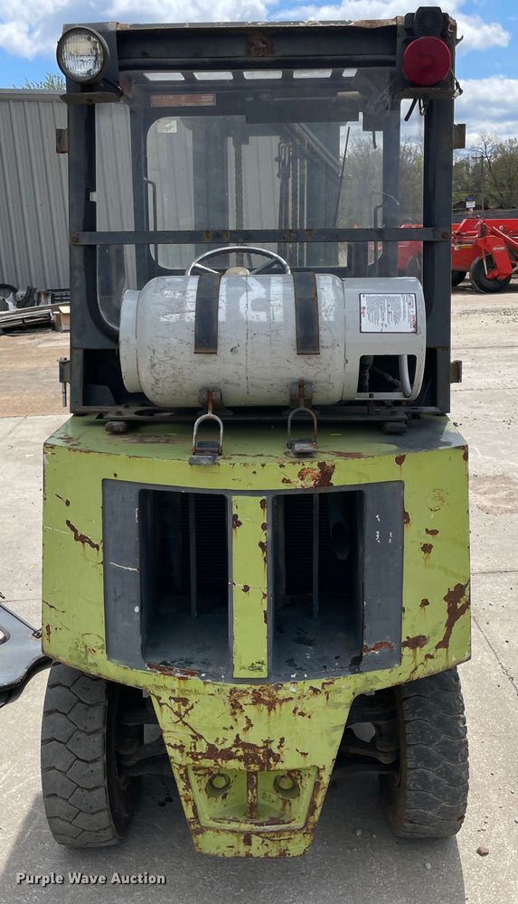 image for item IR9878 1993 Clark GPX25  forklift