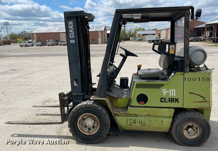 image for item IR9878 1993 Clark GPX25  forklift