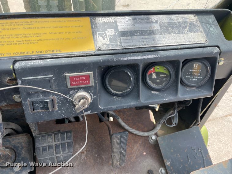 image for item IR9878 1993 Clark GPX25  forklift