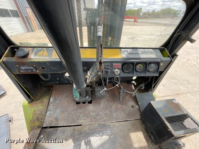 image for item IR9878 1993 Clark GPX25  forklift
