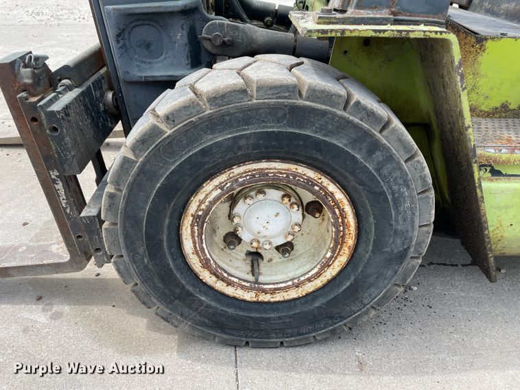 image for item IR9878 1993 Clark GPX25  forklift