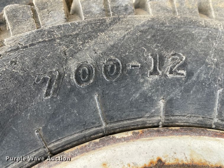 image for item IR9878 1993 Clark GPX25  forklift