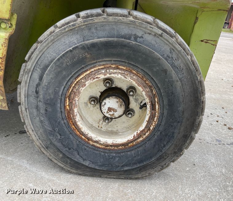 image for item IR9878 1993 Clark GPX25  forklift