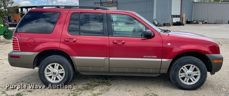 image for item IR9880 2002 Mercury Mountaineer  SUV