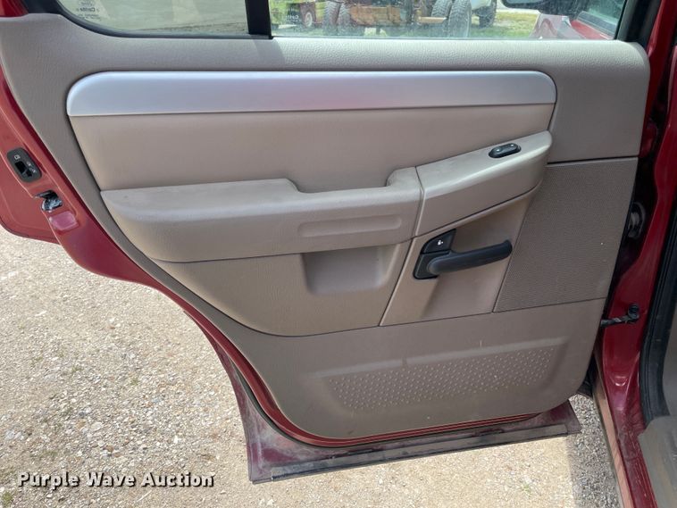 image for item IR9880 2002 Mercury Mountaineer  SUV