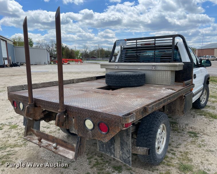 image for item IR9882 2001 Chevrolet Silverado 1500  bale bed pickup truck