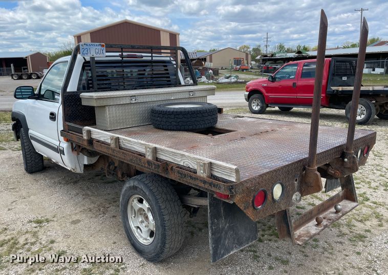 image for item IR9882 2001 Chevrolet Silverado 1500  bale bed pickup truck