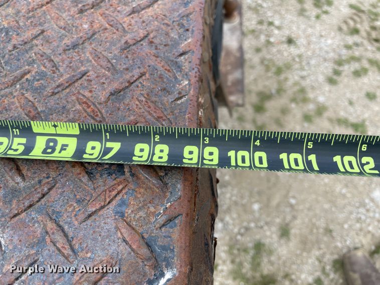 image for item IR9882 2001 Chevrolet Silverado 1500  bale bed pickup truck