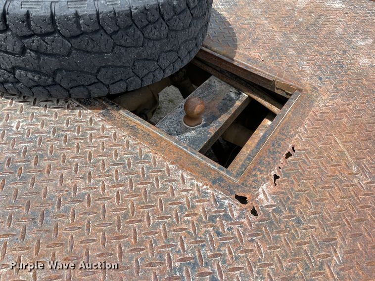 image for item IR9882 2001 Chevrolet Silverado 1500  bale bed pickup truck