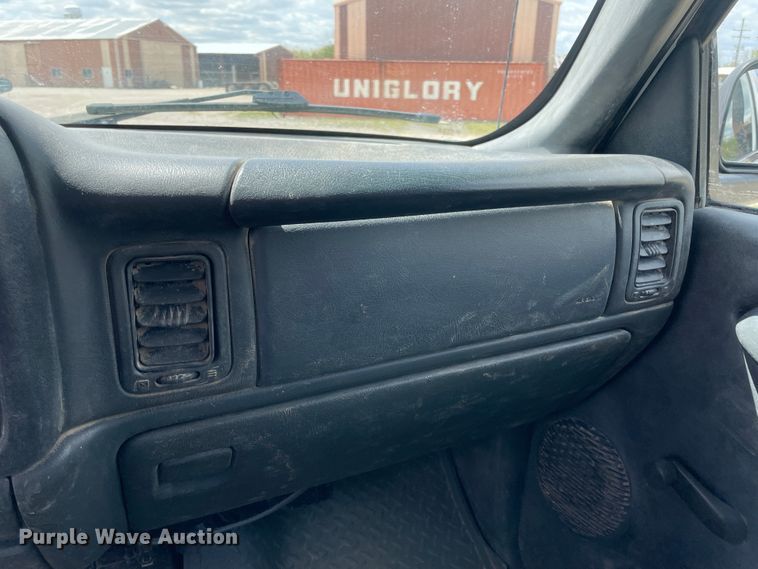 image for item IR9882 2001 Chevrolet Silverado 1500  bale bed pickup truck