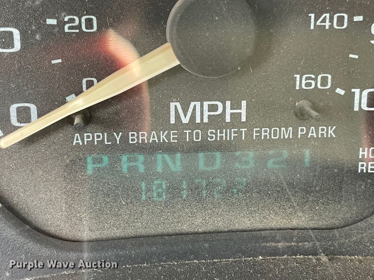 image for item IR9882 2001 Chevrolet Silverado 1500  bale bed pickup truck