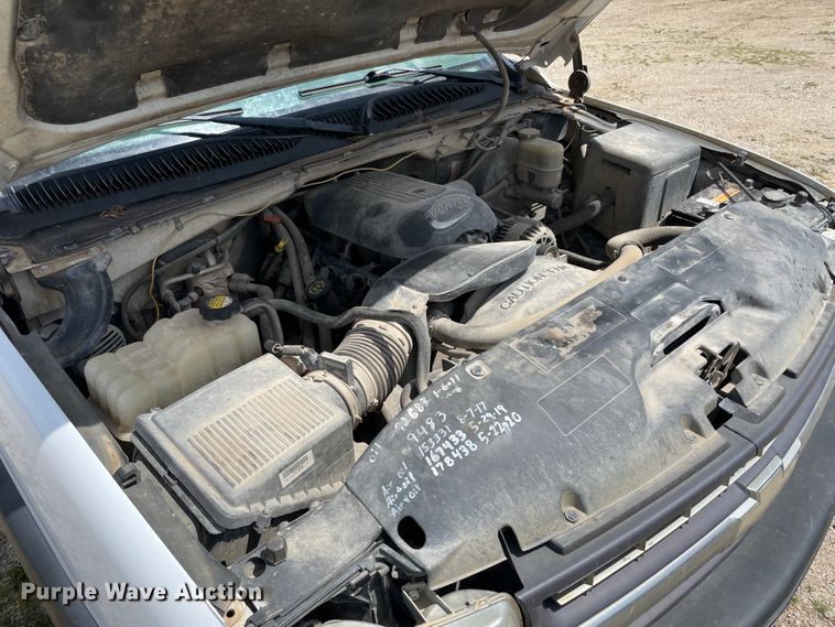 image for item IR9882 2001 Chevrolet Silverado 1500  bale bed pickup truck