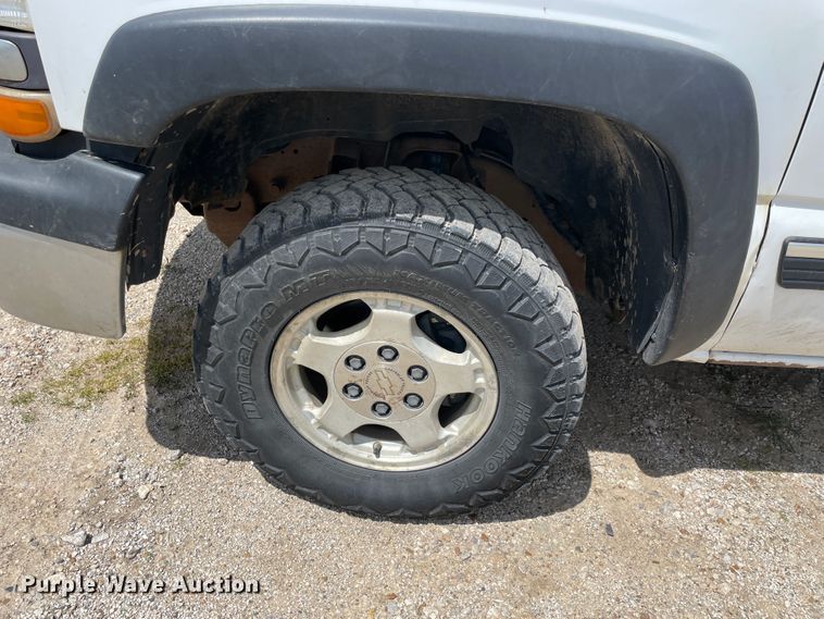 image for item IR9882 2001 Chevrolet Silverado 1500  bale bed pickup truck