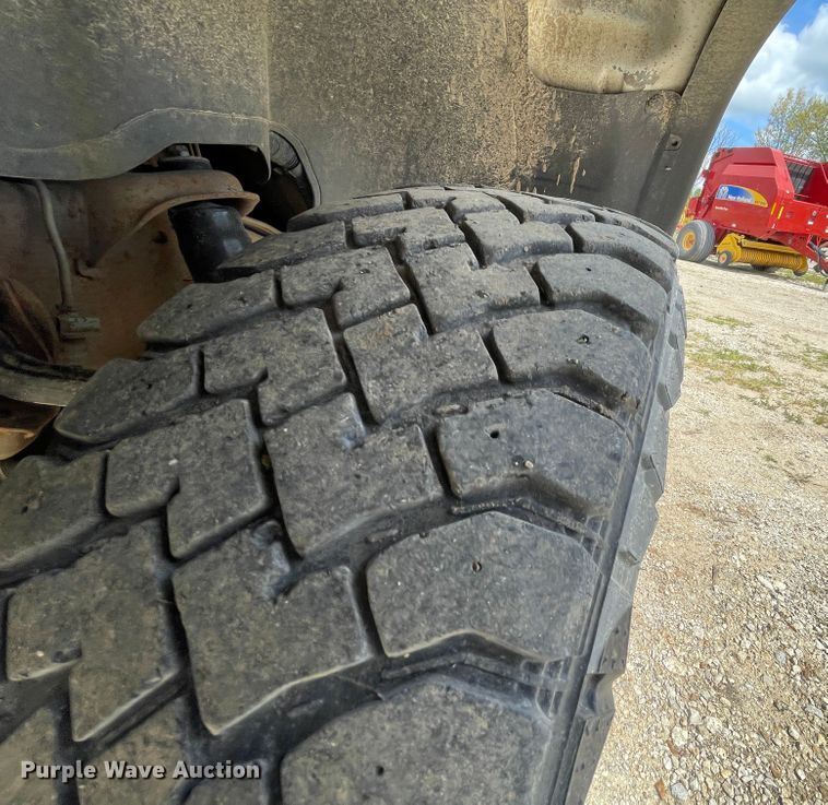 image for item IR9882 2001 Chevrolet Silverado 1500  bale bed pickup truck