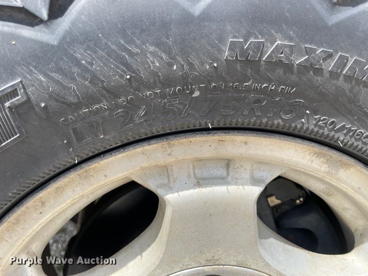 image for item IR9882 2001 Chevrolet Silverado 1500  bale bed pickup truck