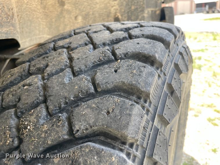 image for item IR9882 2001 Chevrolet Silverado 1500  bale bed pickup truck