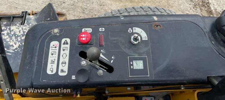 image for item IR9896 2013 Hustler Super Z  ZTR lawn mower