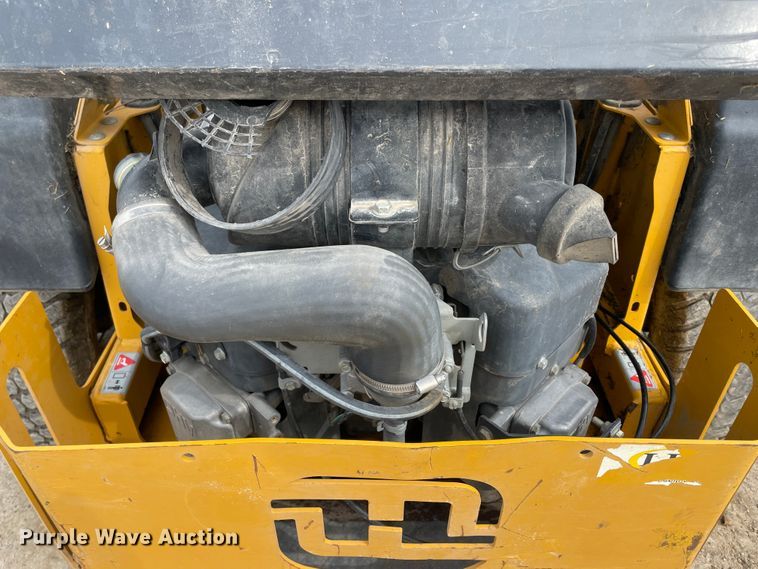 image for item IR9896 2013 Hustler Super Z  ZTR lawn mower