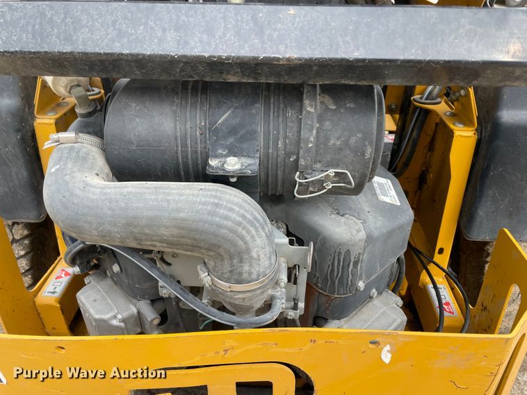 image for item IR9897 2013 Hustler Super Z  ZTR lawn mower