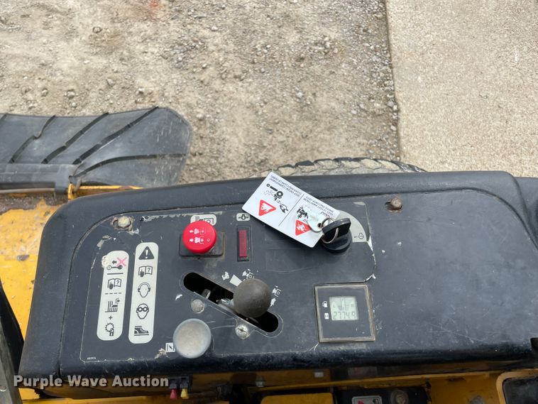 image for item IR9899 2013 Hustler Super Z  ZTR lawn mower