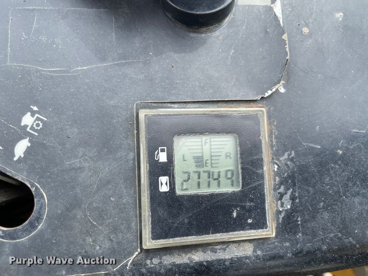 image for item IR9899 2013 Hustler Super Z  ZTR lawn mower